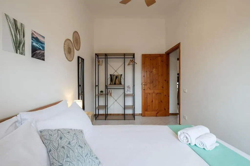 Sant'Andrea Villa- 300M From The Beach- Easy Parking- Netflix-Self Check-In كوارتو سانتيلينا إيطاليا