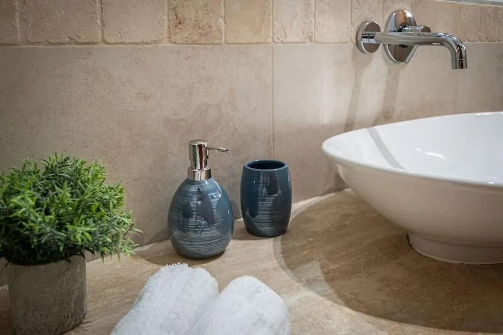 Sant'Andrea Villa- 300M From The Beach- Easy Parking- Netflix-Self Check-In كوارتو سانتيلينا