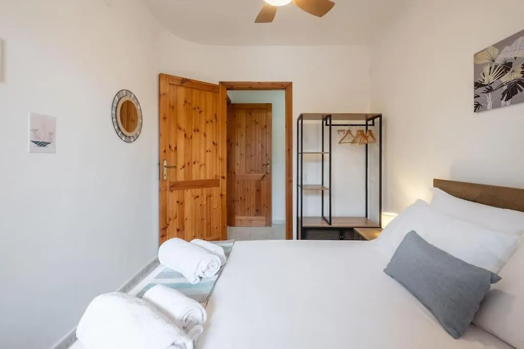 Sant'Andrea Villa- 300M From The Beach- Easy Parking- Netflix-Self Check-In كوارتو سانتيلينا 0*,  إيطاليا
