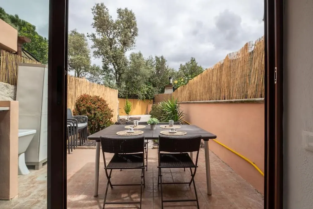 Sant'Andrea Villa- 300M From The Beach- Easy Parking- Netflix-Self Check-In كوارتو سانتيلينا 0*,  إيطاليا